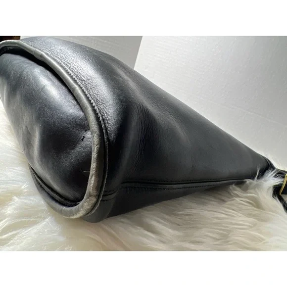 Vintage coachLeather Shoulder Bag